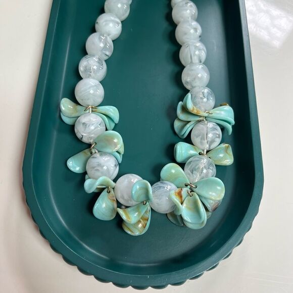 Huge Oversized Chunky Mint Green 3D Beaded Statement Necklace - Picture 1 of 9
